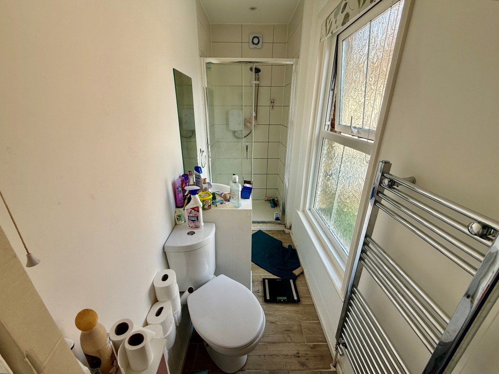 Lot: 69 - ATTRACTIVE PAIR OF SEMI-DETACHED HOUSES - 1 Mays Road - Shower room with W.C.